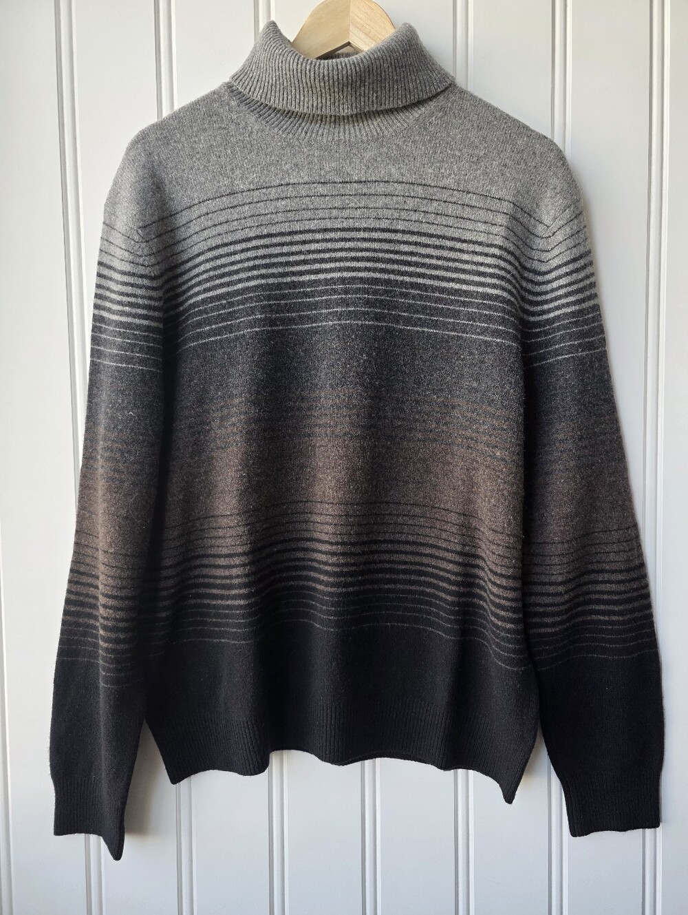 Black Brown 1826 Ombre Striped Gradient 100% Merino Wool Turtleneck Large